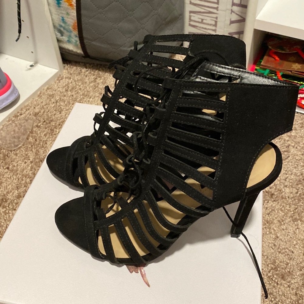 Black Summer shoes. Heels. Size 6.5